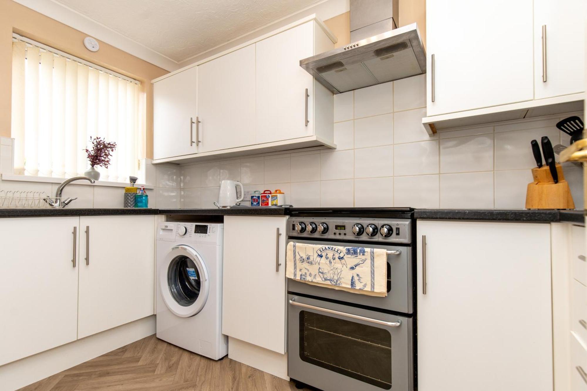 Comfortable And Spacious Superb Holiday Home In Llanelli, Dog Friendly 外观 照片