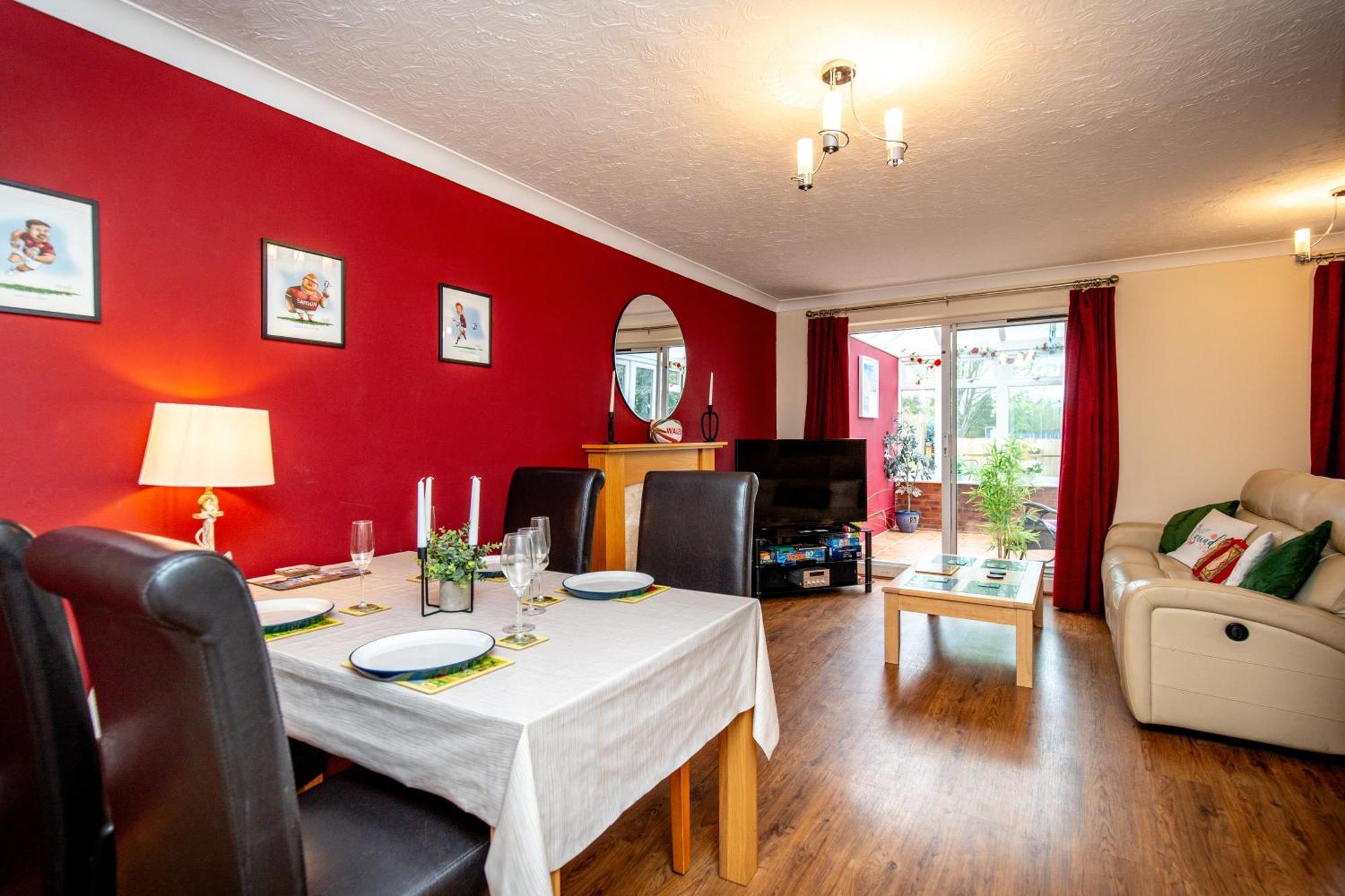 Comfortable And Spacious Superb Holiday Home In Llanelli, Dog Friendly 外观 照片