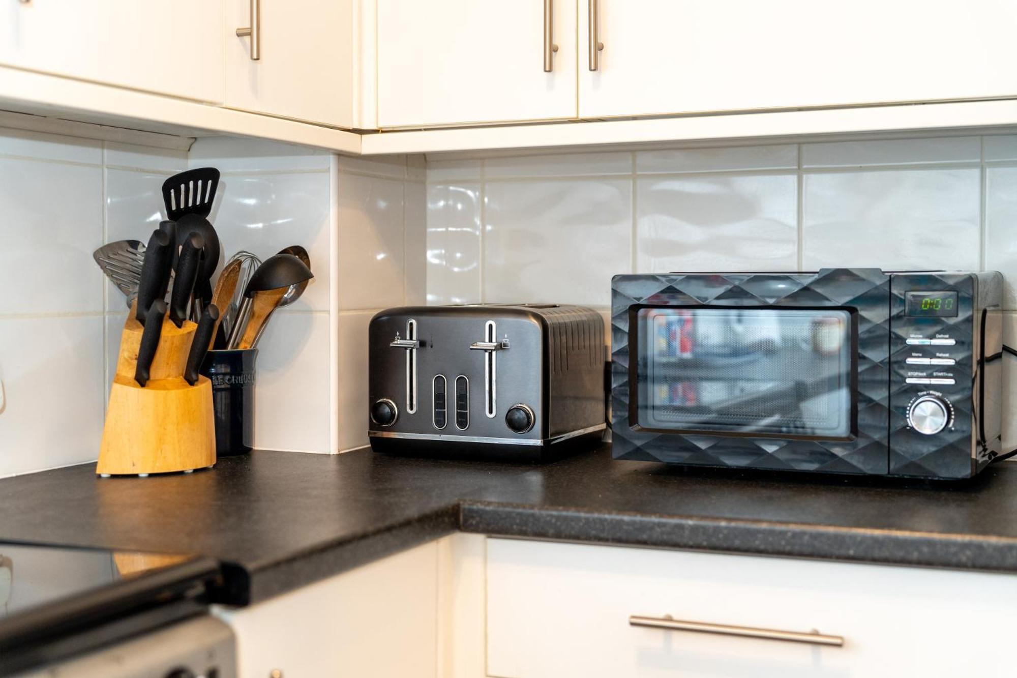 Comfortable And Spacious Superb Holiday Home In Llanelli, Dog Friendly 外观 照片