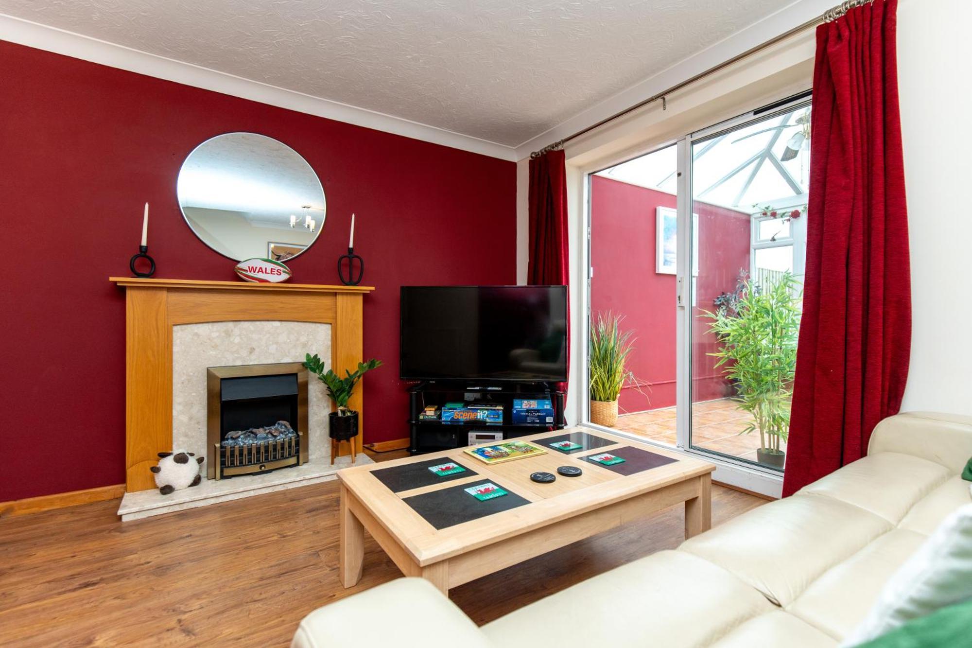 Comfortable And Spacious Superb Holiday Home In Llanelli, Dog Friendly 外观 照片