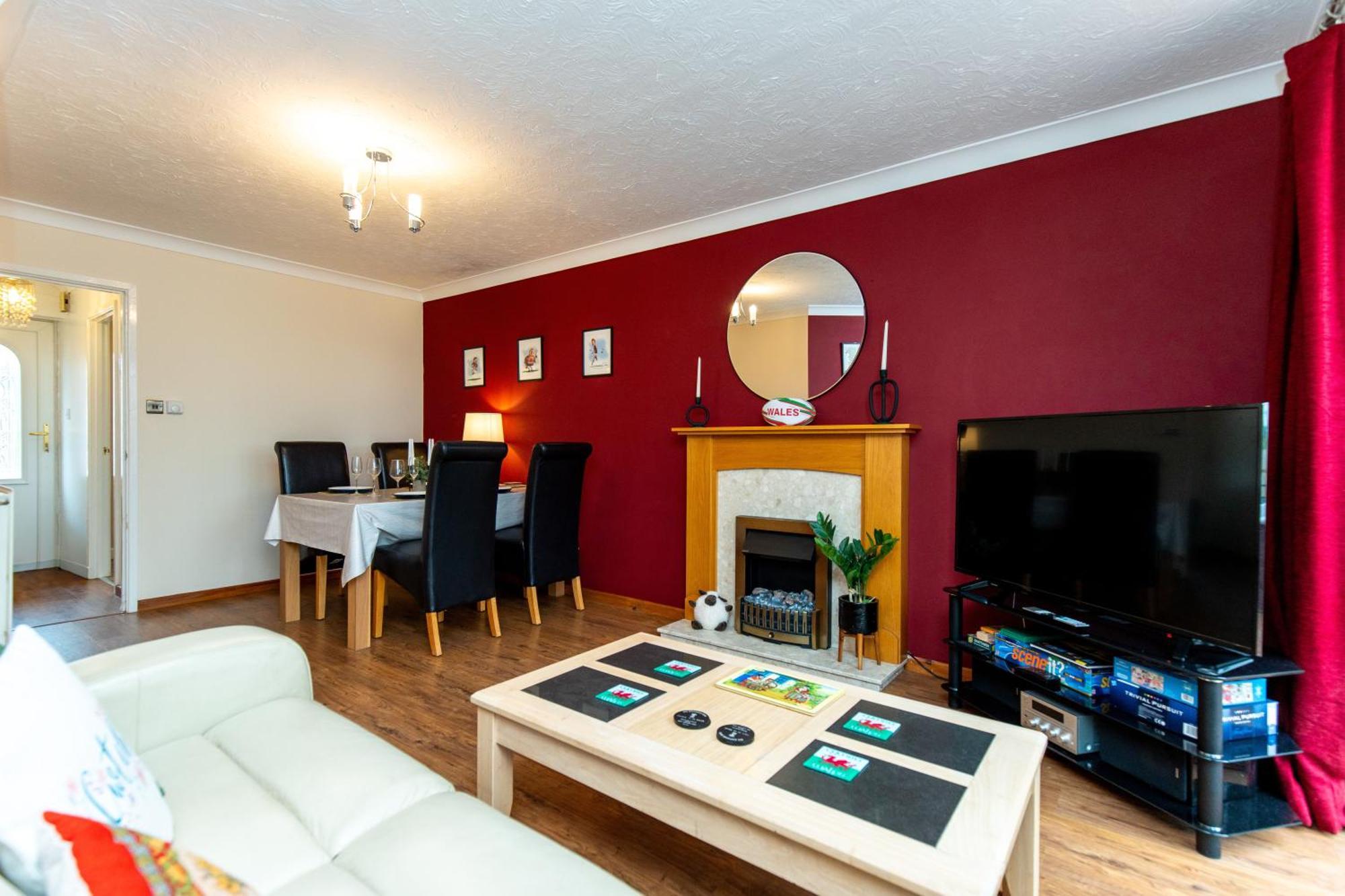 Comfortable And Spacious Superb Holiday Home In Llanelli, Dog Friendly 外观 照片