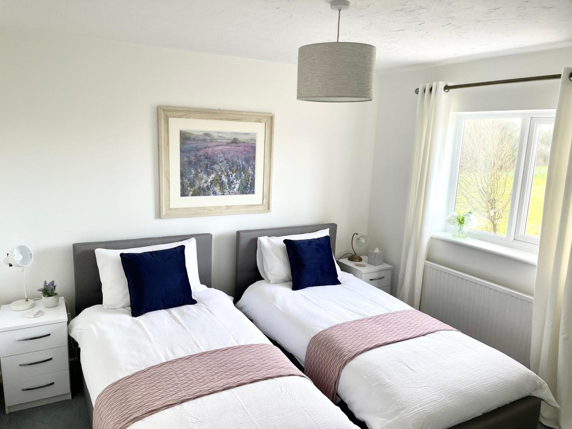 Comfortable And Spacious Superb Holiday Home In Llanelli, Dog Friendly 外观 照片